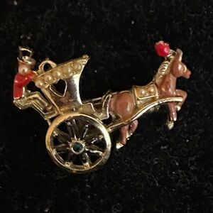 Elegant Gold and Brown Carriage Brooch